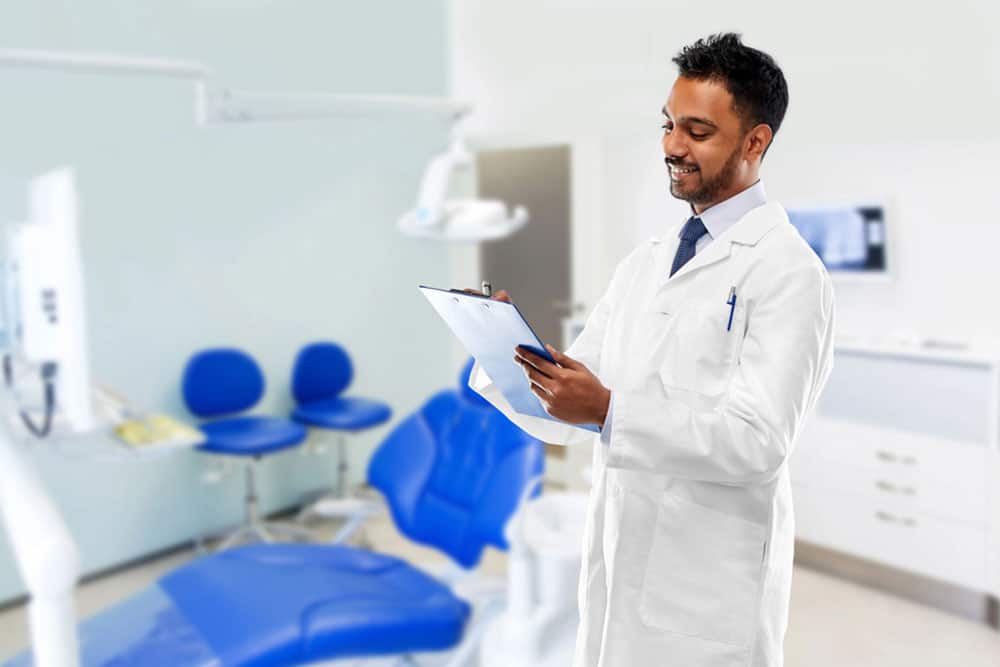 How Dental Implant Specialists Differ From General Dentists
